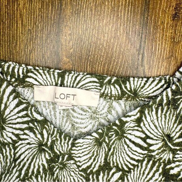 Loft Ann Taylor Leafed Ruffle V-Neck Tank Top - Picture 5 of 6